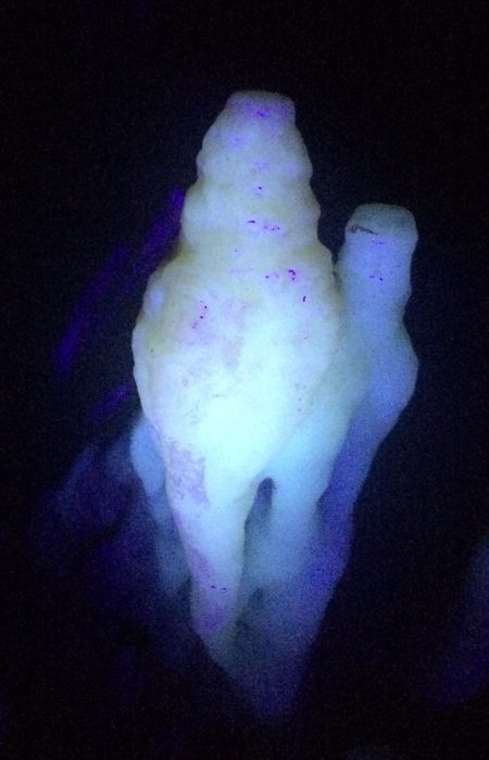 Photo of formation Polly the Parrot under a blacklight showing Photoluminescence